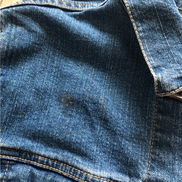 Uniqlo Classic Jean Jacket in Blue - Picture 2 of 11